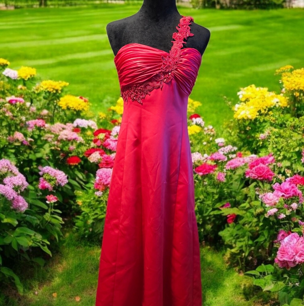 One-Shoulder Fuchsia Evening Dress with Floral Appliqué
